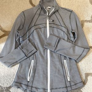 Lululemon Gray / White Striped Zip-Up Size 6